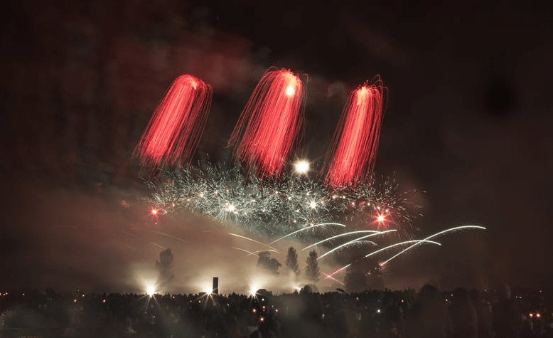 Category 4 fireworks sold illegally - "The best you can hope for is to lose your hands, you'll likely die", says fireworks boss